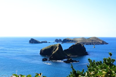 岛屿，岛屿，济州岛，无人岛，悬崖，大海，海浪，无人岛，潜艇，熔岩，旅游景点，游轮，