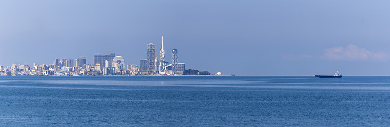 现代巴统海边的全景