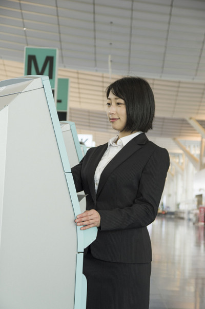 自办理登机手续