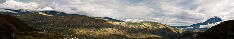 大全景拍摄通古拉瓦火山山麓