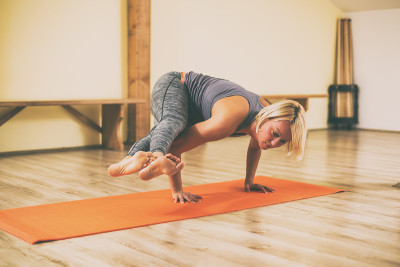 Yoga-Astavakrasana / 8角姿势