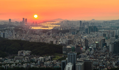 韩国，汉城和南山塔的夜晚
