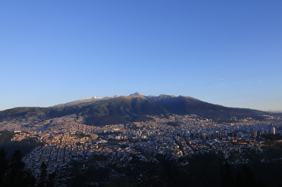 基多城市全景。