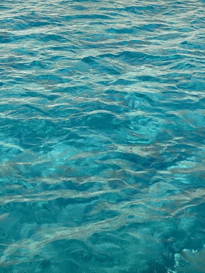蓝绿色海洋