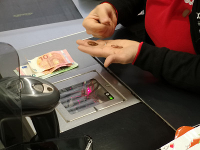 在超市结账