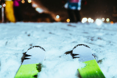 滑雪近距离第一人称视角的山顶