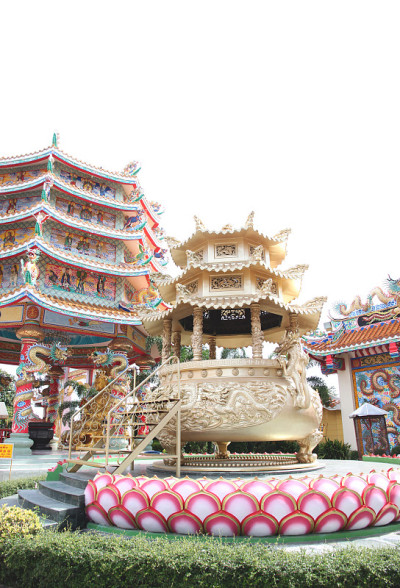 中国寺庙中的雕塑。