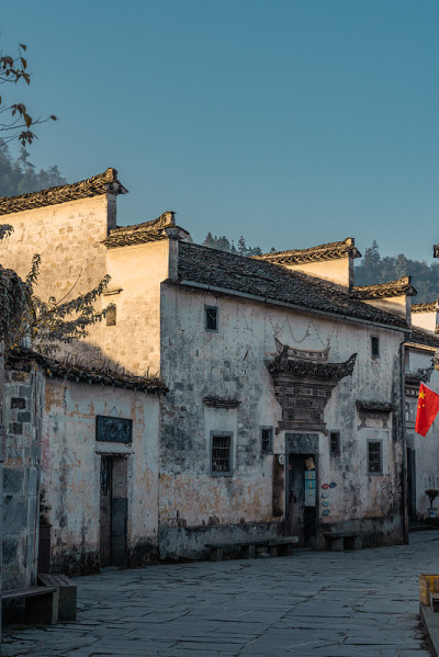 日出时分西递村
