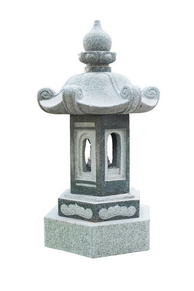 中国神祠的石灯孤立在白色背景上