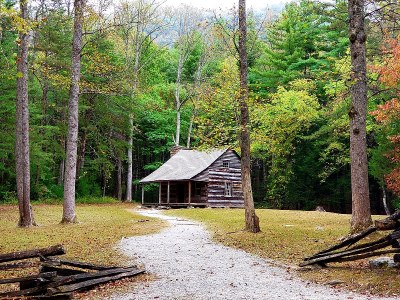 卡特希尔兹小屋在卡德斯湾风景环在汤森，田纳西州。
