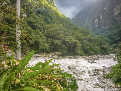 山间的乌鲁班巴河