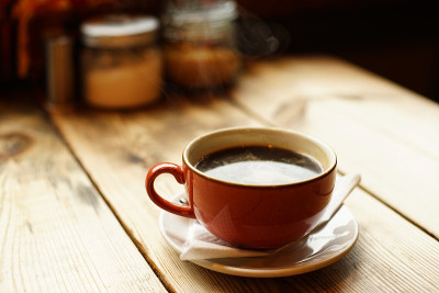 美式咖啡(Coffee Americano)，由浓缩咖啡和热水制成，英国