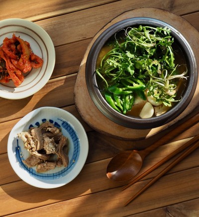 韩国美食荠菜豆瓣酱汤