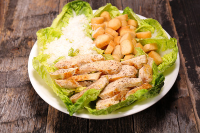 鸡肉凯撒沙拉