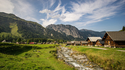 在奥地利阿尔卑斯山的夏末