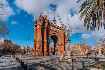 特里翁福拱门(Arc de Triunfo)是巴塞罗那的一座凯旋门