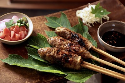 萨特邦特(Sate Buntel)，来自中爪哇梭罗/苏拉卡塔的沙塔羊肉糜