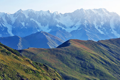 位于格鲁吉亚的高加索山脉山景观
