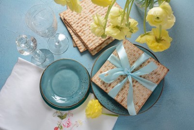室内逾越节(Pesach)的餐桌