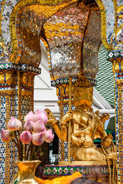 泰国曼谷三佛寺，四面佛，四面佛，祈祷