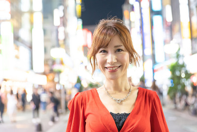 妇女参加了夜间工作俱乐部
