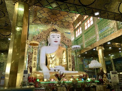 缅甸实皆顺U蓬雅新寺的佛像