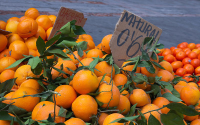 市场上的天然橙子- Naranjas Naturales en Mercado