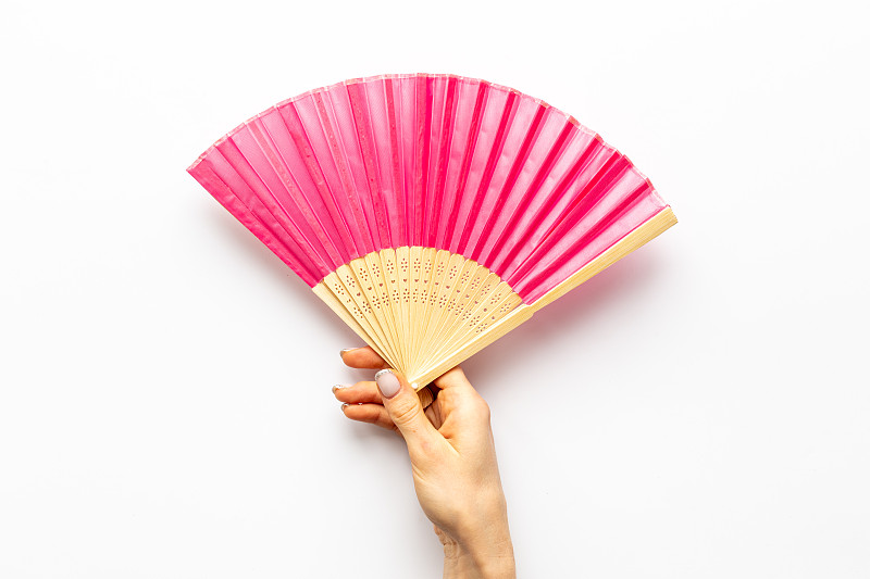 女性手用竹和纸制成的手扇_模板素材-稿定设计