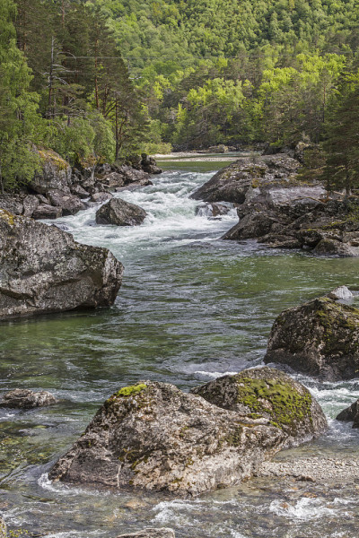 劳马是挪威Møre og Romsda省的一条湍急的河流