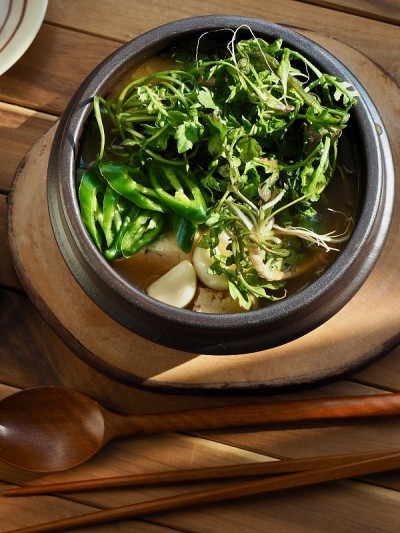 韩国美食荠菜豆瓣酱汤
