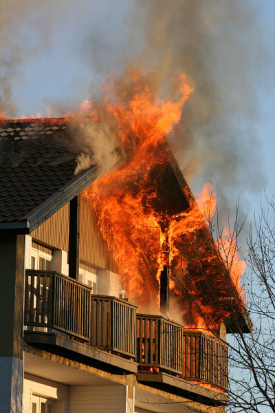房子着火了