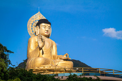 供奉在寺庙里的佛像