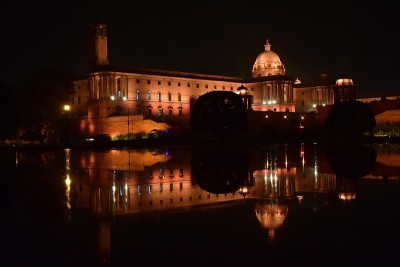 印度德里的Rashtrapati Bhawan五颜六色的夜景，著名的Rashtrapati Bhaw