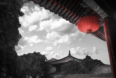 少林是中国中部的一座佛教寺院。