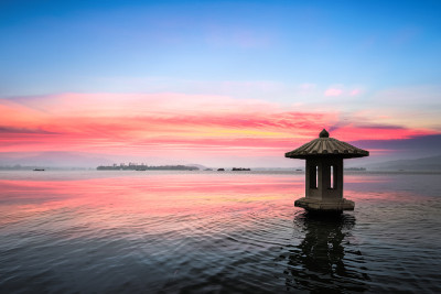 夕阳中的杭州风景