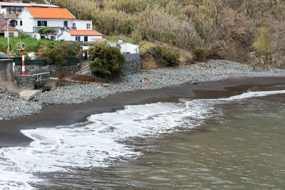 马德拉岛北部海岸，靠近葡萄牙的波尔图-达-克鲁兹