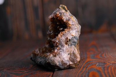 赤铁矿上含氧化铁的石英。