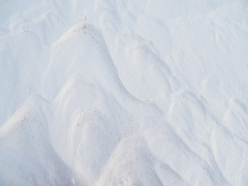 雪浪。背景