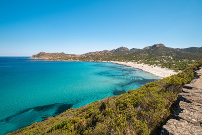 科西嘉岛Ostriconi海滩的地中海绿松石