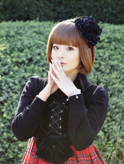 日本的年轻女子。