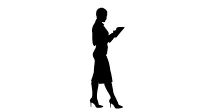 剪影女商人使用电子标签行走