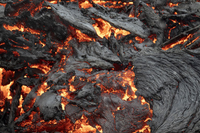 近距离流动的熔岩。冰岛Fagradalsfjall火山爆发。