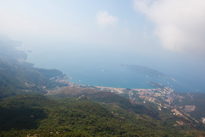 黑山,Rafailovici。海滩景色