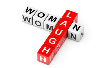 女人笑标志纵横字谜立方体块。3d渲染