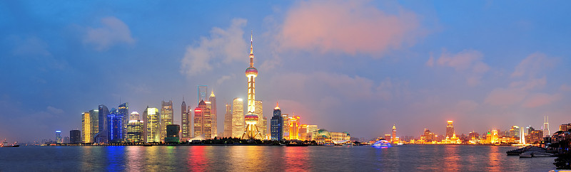 夜晚的上海天际线