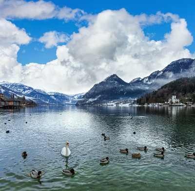 高山冬季湖景
