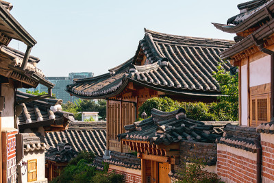 首尔,韩国。天空俯瞰古老的韩国房屋和北川韩屋。股票的照片。