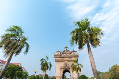 美丽的建筑Patuxay(胜利门)在万象，老挝