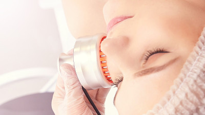 Light infrared therapy. Cosmetology head procedure