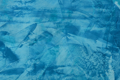 蓝色现代抽象背景。纹理蓝色威尼斯石膏。用刷子和泥铲在墙上画画的效果